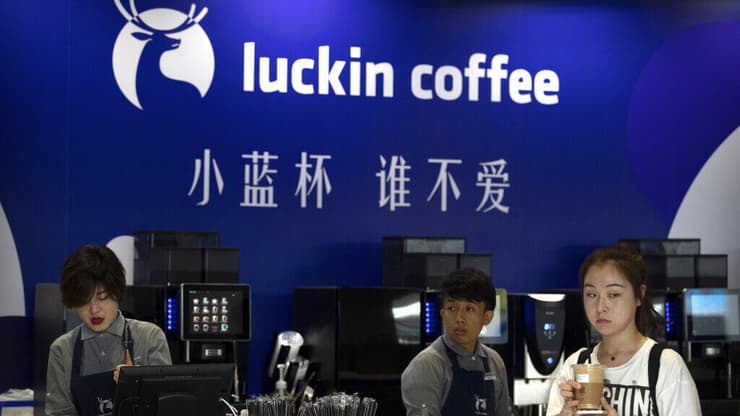 סניף של רשת לאקין קפה בסין (צילום: AP) סניף של רשת לאקין קפה בסין