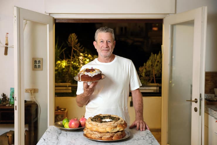 אורי שפט אופה לחמים