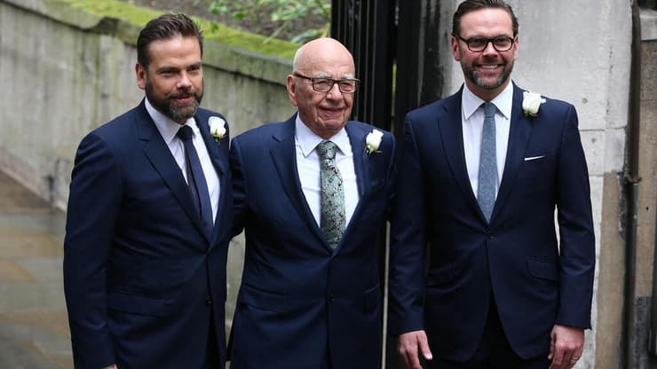 ג'יימס (מימין), רופרט ולאכלן