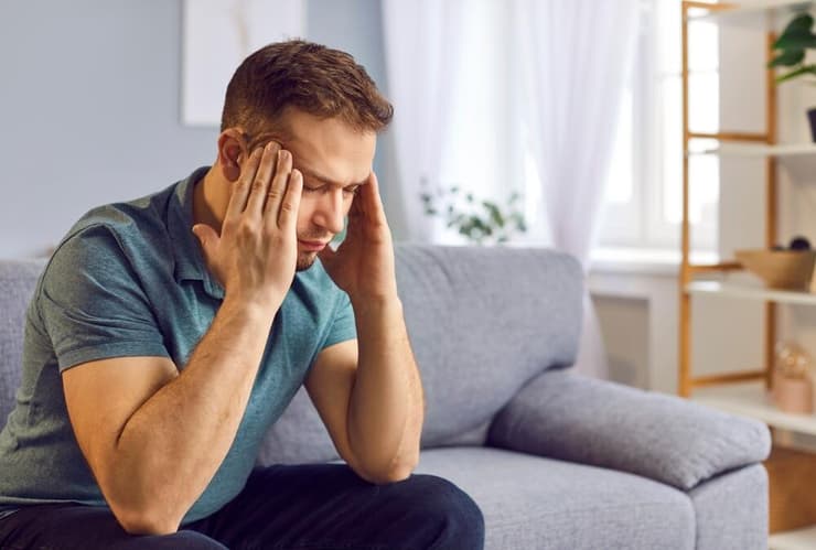 מיגרנה. מהתסמינים הנפוצים של צום ממושך (צילום: shutterstock) מיגרנה כאב ראש