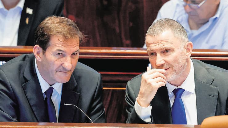 ביסמוט לצד אדלשטיין במילה. "אין לי כישורים לייצר קומבינה" (צילום: נועם מושקוביץ, דוברות הכנסת) בועז ביסמוט עם יולי אדלשטיין