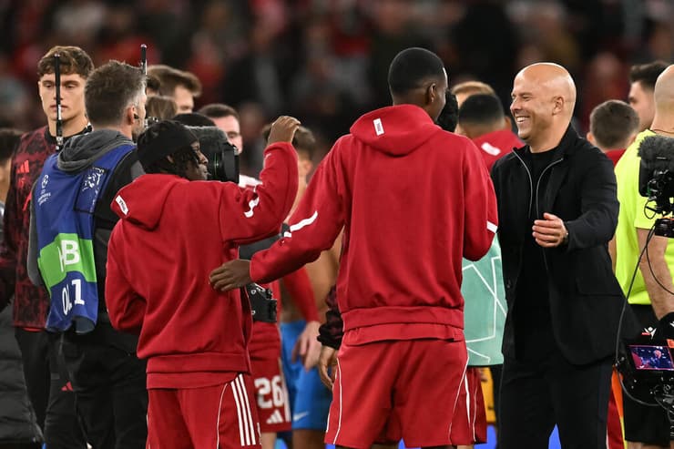 סלוט חוגג בסיום עם איסק ופרימפונג