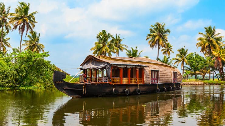 האם תיירות ה"בק-ווטרס" בסכנה בגלל האמבה? (צילום: shutterstock) מחוז קרלה בהודו