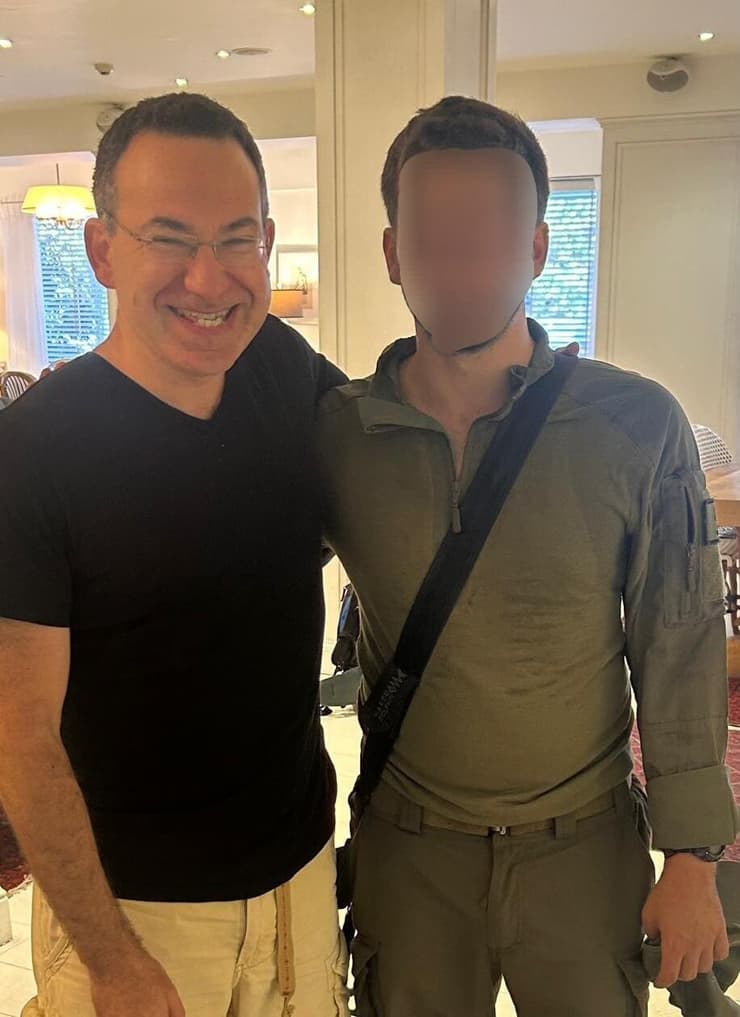 האבא לאונרד עם בנו י'