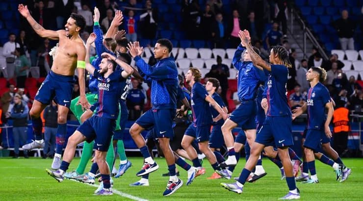 שחקני פאריס סן ז'רמן בטירוף בסיום (IMAGO) שחקני פאריס סן ז'רמן בטירוף בסיום