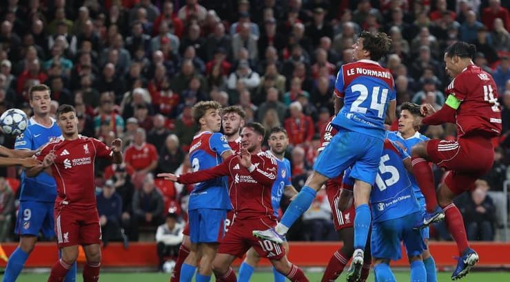 וירג'יל ואן דייק כובש (IMAGO) וירג'יל ואן דייק כובש