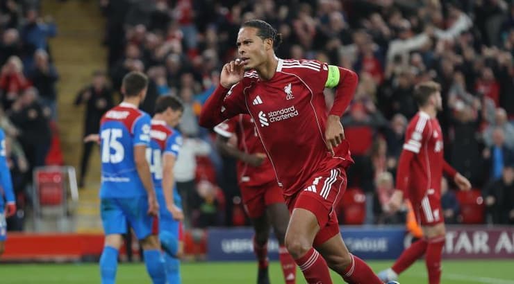 וירג'יל ואן דייק חוגג (IMAGO) וירג'יל ואן דייק חוגג