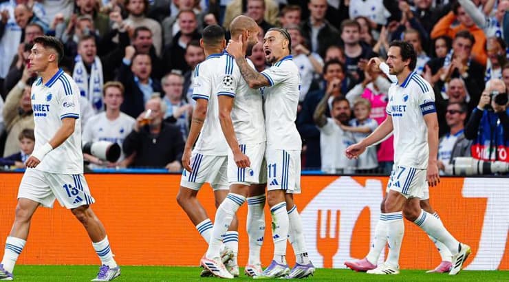 שחקני קופנהאגן חוגגים יתרון (IMAGO) שחקני קופנהאגן חוגגים יתרון