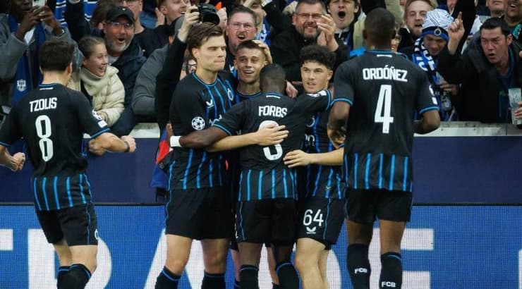 שחקני קלאב ברוז' חוגגים שער יתרון (IMAGO) שחקני קלאב ברוז' חוגגים שער יתרון