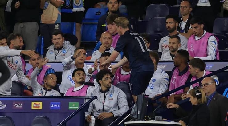 קווין דה בריינה יורד לספסל