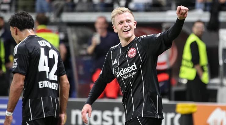 ג’ונתן בורקארדט חוגג