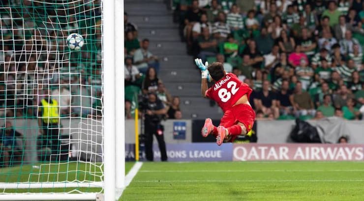 הכדור של פרנסיסקו טרינקאו ברשת