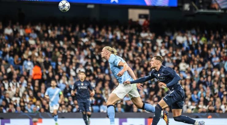 ארלינג הולאנד נוגח