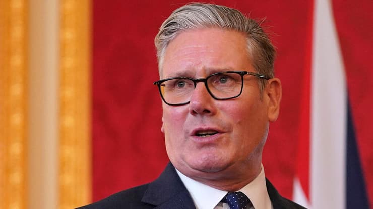 ראש ממשלת בריטניה, קיר סטארמר (צילום: Alberto Pezzali/AFP) קיר סטארמר