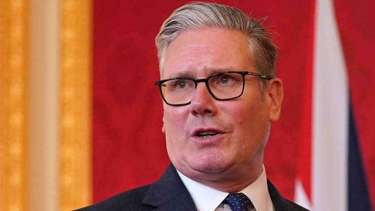 סטארמר. הקדים את צרפת (צילום: Alberto Pezzali/AFP) קיר סטארמר