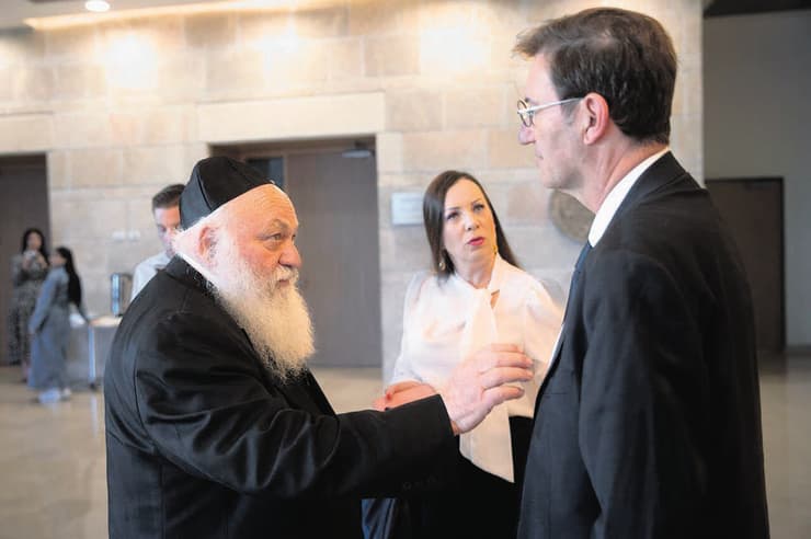 בועז ביסמוט עם יצחק גולדקנופף