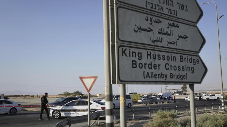 כוחות צה"ל בזירת הפיגוע במעבר אלנבי