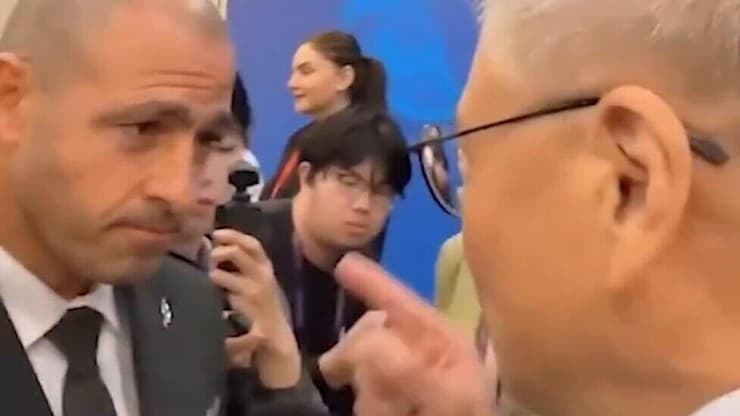 פרופ' שואטנג לאל"מ שושן: "ישראל לא תוכל לטרור, צריך מדינה פלסטינית" (צילום: שימוש לפי סעיף 27א בחוק זכויות יוצרים) ויכוח בין אלעד שושן לבין יאן שואטנג במהלך פורום שיאנגשאן בבייג'ינג