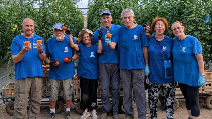 "הרוח והנשמה של העובדים, המתנדבים והחקלאים זה מה שמחזיק אותנו" (קרדיט: לקט ישראל) לקט ישראל - חלוקת סלים לראש השנה