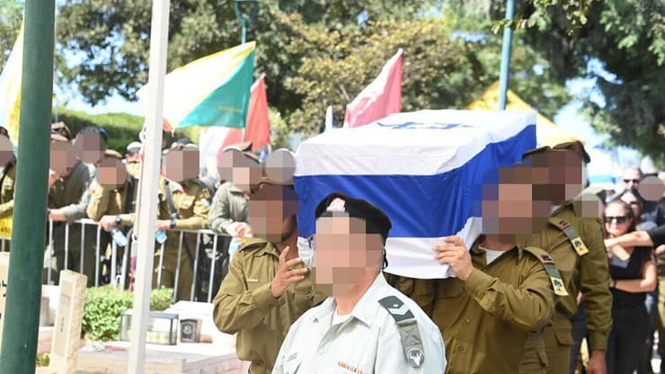 הלווייתו של סגן רון אריאלי ז"ל בבית העלמין בחדרה