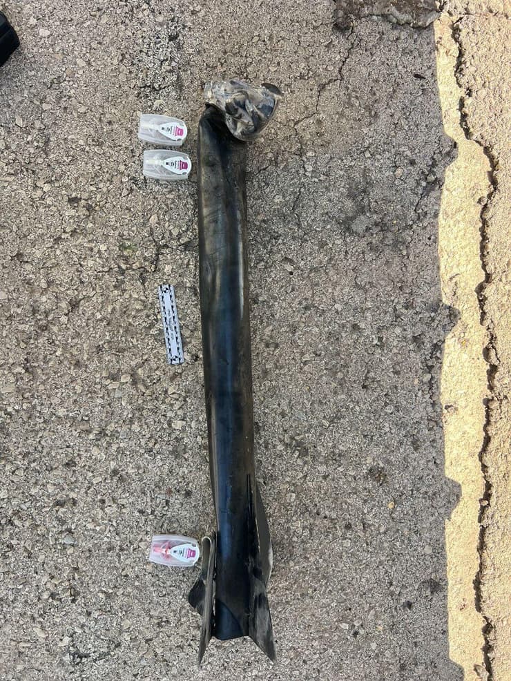 רקטה ששיגר פלסטיני מהכפר נעימה שנפלה  בסמוך ל פר ביצ עור אתחתא ליד כביש 443 בבנימין