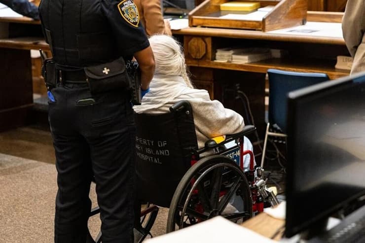 החשודה גלינה סמירנובה בבית המשפט