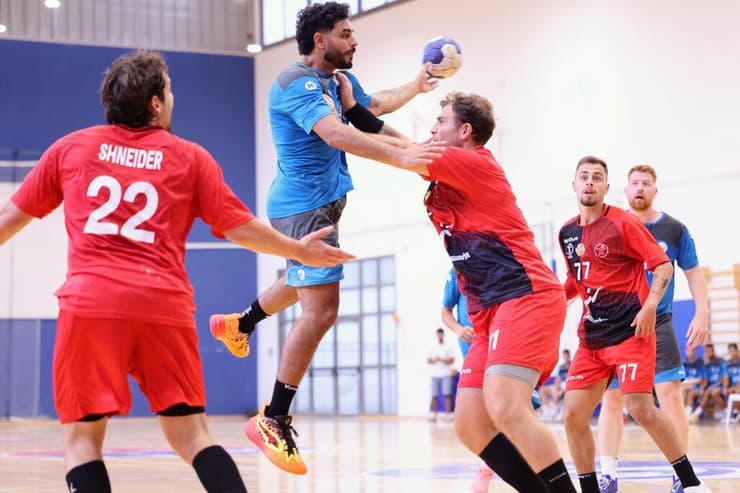 דוראל בן סעדון מול דור קלדרון במפגש בין באר שבע להפועל ראשון לציון היום 