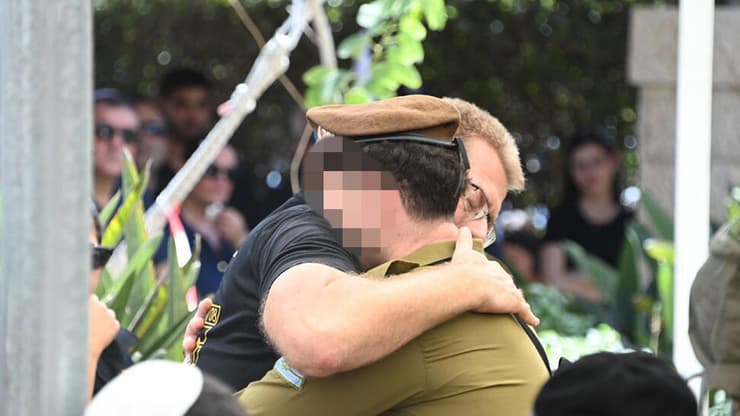 הלווייתו של סגן רון אריאלי ז"ל בבית העלמין בחדרה