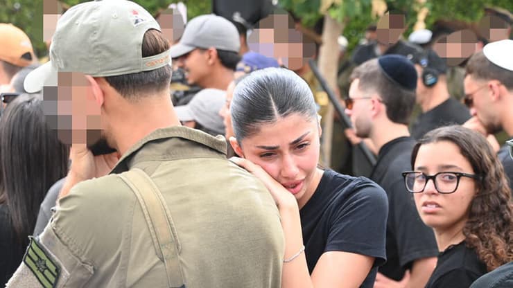 הלווייתו של סגן רון אריאלי ז"ל בבית העלמין בחדרה