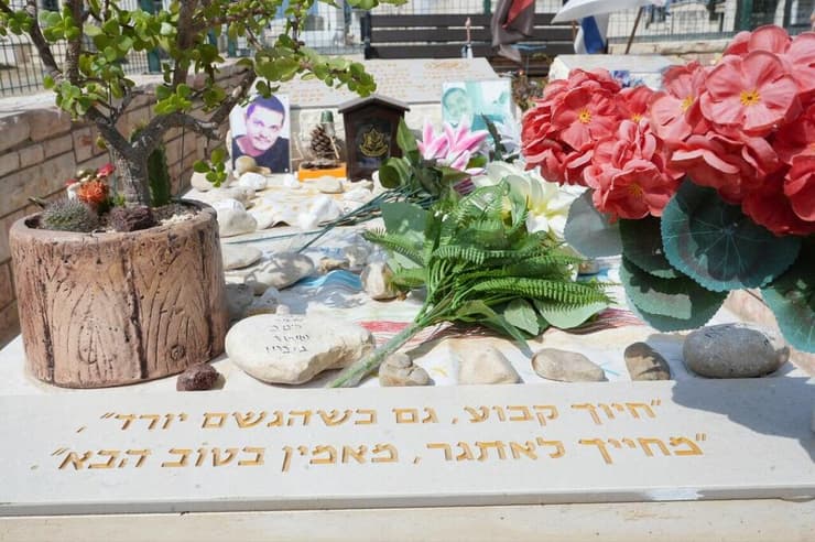 חן פיבנב, אלמנתו של איגור ז"ל ששם קץ לחייו. על קברו