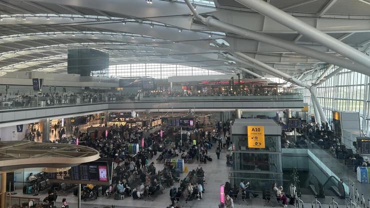 "התורים בצ'ק-אין ארוכים מהרגיל". אילוסטרציה (צילום: Colinmthompson / Shutterstock) שדה התעופה הית'רו