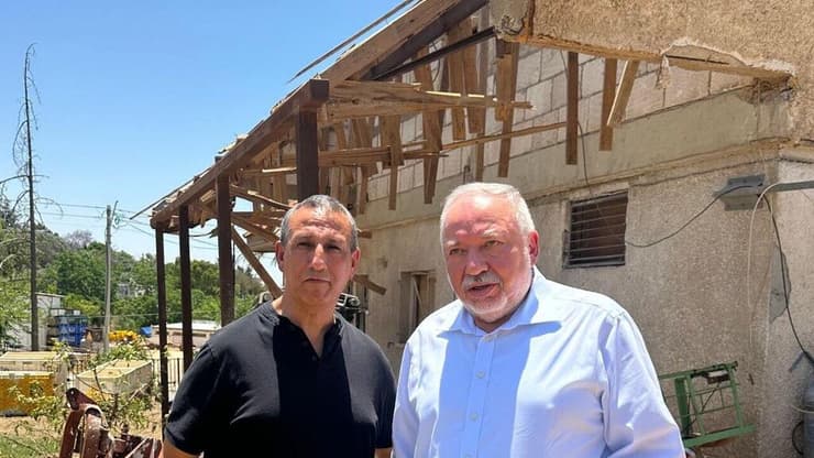 ליברמן ואזולאי (צילום: ישראל ביתנו ) ראש מועצת מטולה דוד אזולאי מצטרף לישראל ביתנו