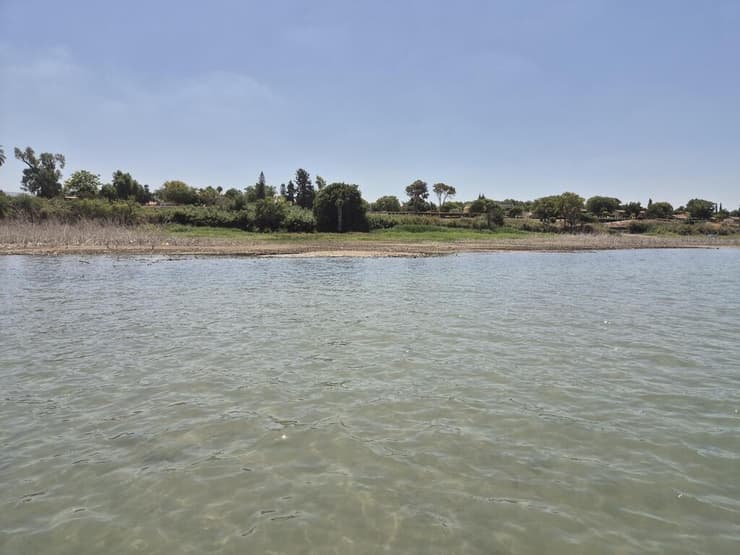 מביטים אחורה במהלך ההליכה אל האי