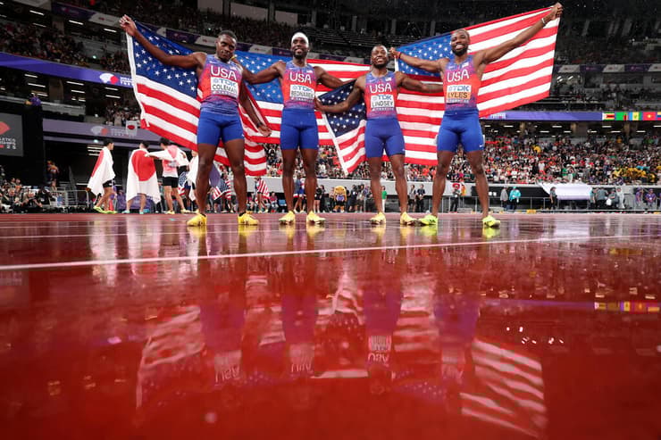 נבחרת השליחים האמריקאית אחרי הזהב ב-4X100