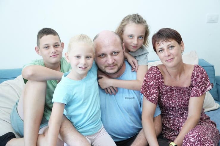 אירנה שיינין ומשפחתה (צילום: תומר שונם הלוי) אירנה שיינין ומשפחתה, נעזרו במיזם התנדבות עוגן למען משפחות מילואים