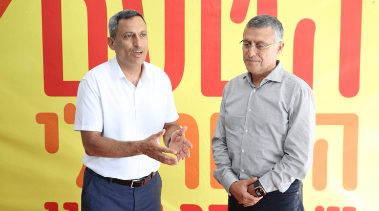 אבי בן אסאייג, מנכ"ל קבוצת אסם נסטלה ואלון דוידי, ראש העיר שדרות (ירון שרון, טל שחר) אבי בן אסאייג, מנכ"ל קבוצת אסם נסטלה ואלון דוידי, ראש העיר שדרות