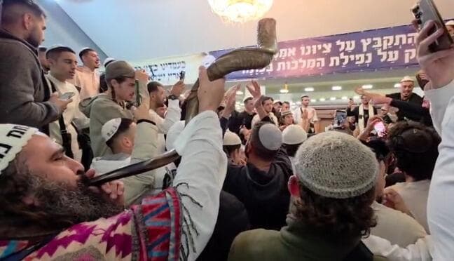 אזור קברו של רבי נחמן מברסלב במוצ"ש