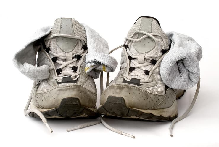 נעליים וגרביים מסריחות