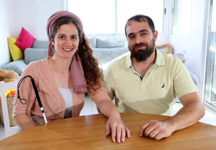 שריאל סלומון ובעלה. "הרגשתי שיש על מי להניח את הראש" (צילום: שאולן גולן) שריאל שלמון ובעלה, נעזרו במיזם התנדבות עוגן למען משפחות מילואים