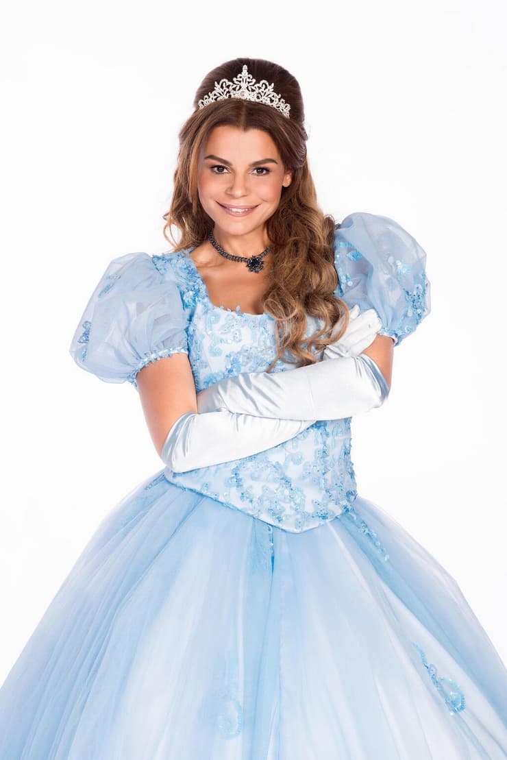 רינת גבאי בהצגה "סינדרלה"