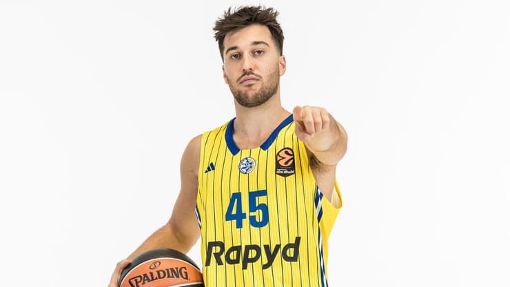 "רוצה לשחק בנבחרת, אבל זה באמת תלוי בכמה דברים". בלאט (צילום: מכבי ת"א) בלאט