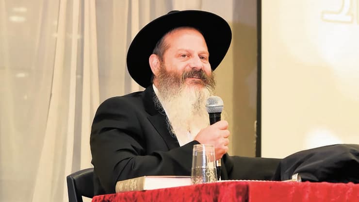 הבמאי, מיכאל וייגל