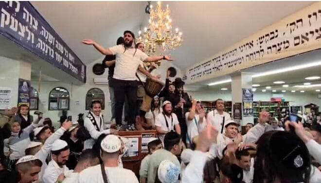 חגיגות במוצאי שבת באומן