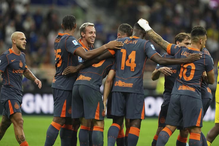 שחקני אינטר חוגגים