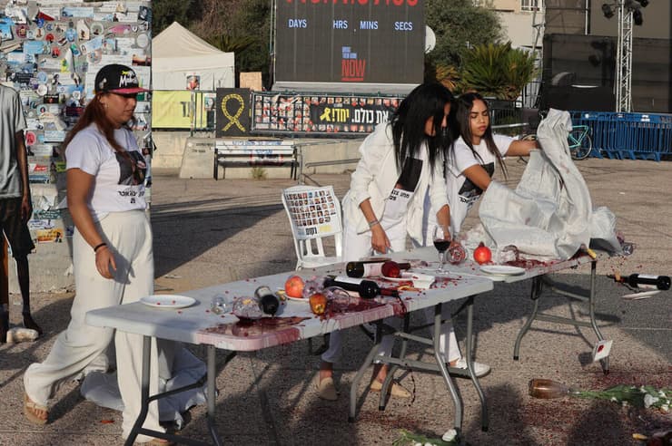 משפחת צנגאוקר במיצג לציון ראש השנה ללא מתן