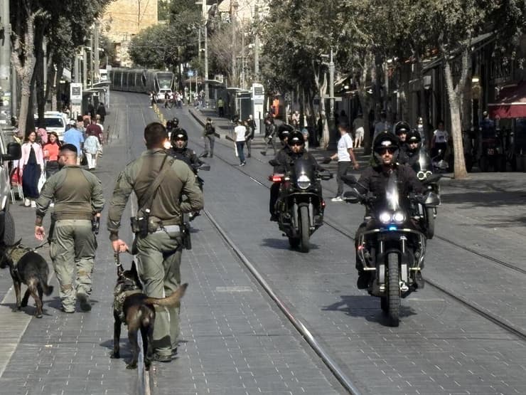 נוכחות מוגברת בירושלים (צילום: גיל יוחנן) היערכות ביטחונית לערב ראש השנה בירושלים