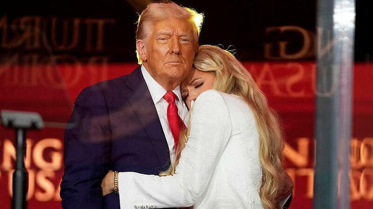 דונלד טראמפ ואלמנתו של צ'רלי קירק, אריקה  