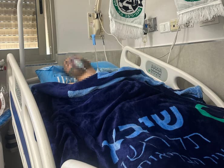 שנה של שיקום אינטנסיבי. מ' בבית החולים (צילום: דובר צה"ל) מ' חייל צה"ל שיקום