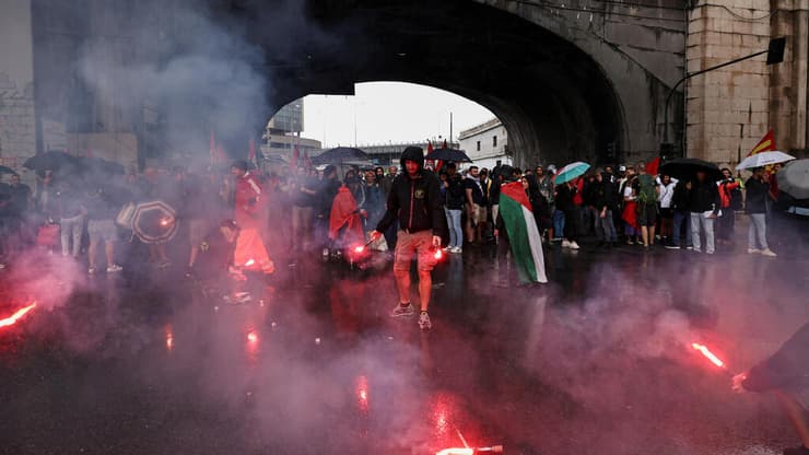 המחאה בנמל גנואה (צילום: REUTERS/Matteo Ciambelli) מחאה פרו-פלסטינית בגנואה