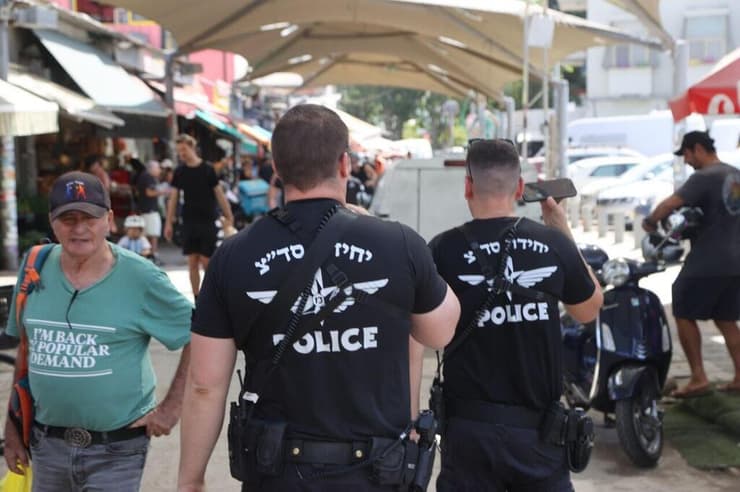 תגבור כוחות בתל אביב (צילום: מוטי קמחי) היערכות משטרת ישראל בתל אביב לערב ראש השנה